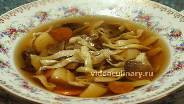 Финальное фото -
              Суп из сушёных грибов с домашней лапшой